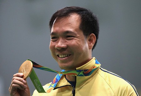 Shooter Hoang Xuan Vinh, great pride of Vietnam’s sport - ảnh 1